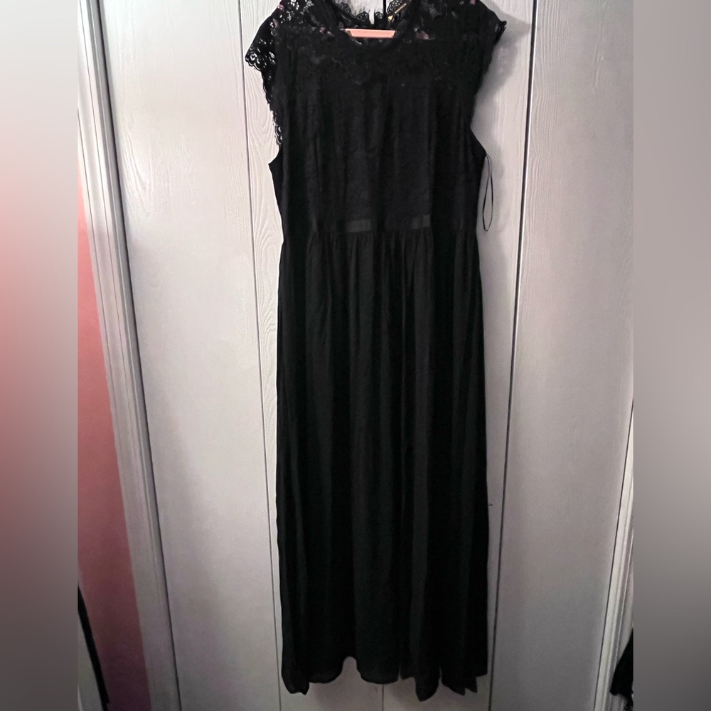 Miusol Black Lace Maxi Dress